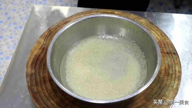砂锅煲仔饭的做法，正宗砂锅煲仔饭的做法（从选材到烹饪步骤很详细）