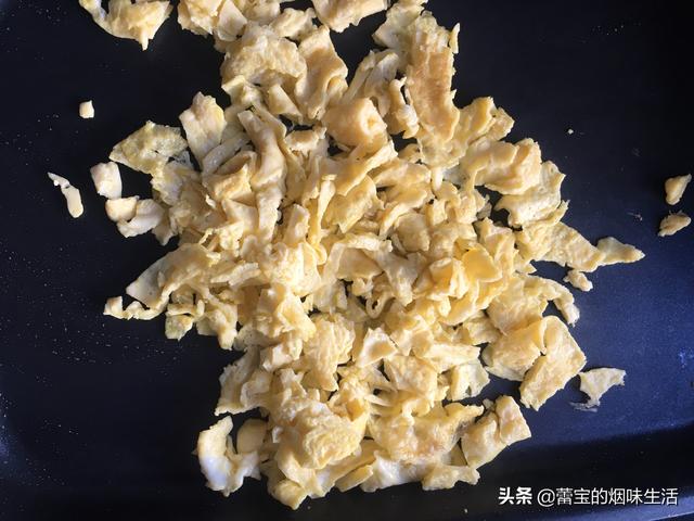 圆饺子皮的包法，圆饺子皮怎么包简单又好看（一根叉子就能还你一朵花）