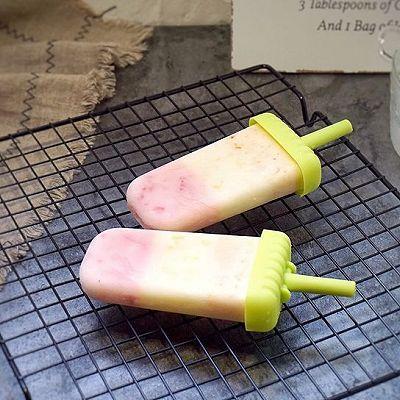 三色水果酸奶棒冰，樱桃酸奶冰淇淋（三色果酱酸奶冰棒）