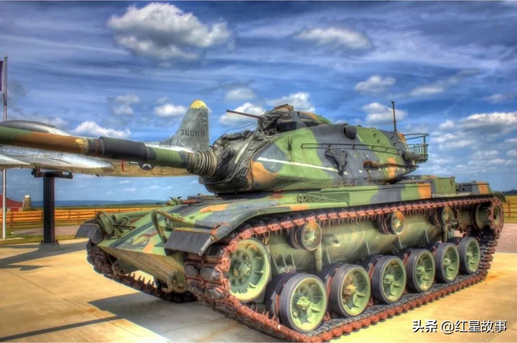 坦克学校（对沈阳坦克五师沿革史的回顾）