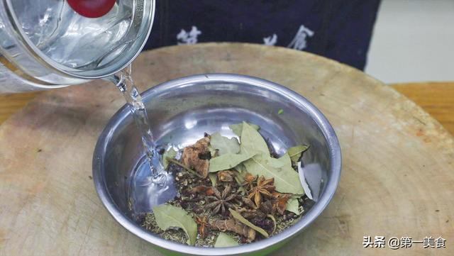 酱牛肉的制作方法，教你制作非常好吃的五香酱牛肉（酱牛肉最地道的做法）