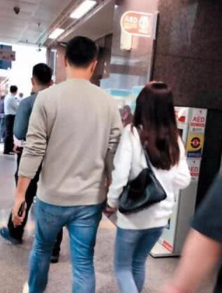 梁静茹老公赵元同被拍到和名媛出街，今天发文承认离婚，否认出轨