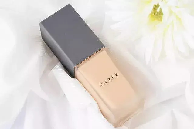 粉底液rmk是什么牌子，RMK粉底液色号（推荐10款适合春夏季的日系粉底液）