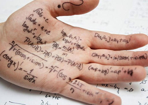 如何制作一个不被老师发现的小抄呢，怎样做小抄才不会被老师发现（其实很low的3种“作弊”方法）