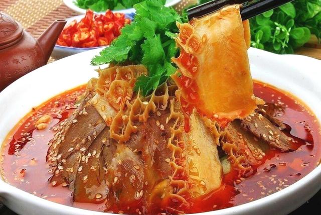 川式经典凉菜,起源于30年代,成都市有郭姓夫妻俩,以烹售牛肺小吃为业