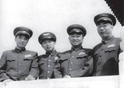 军长是什么军衔，军长是什么级别军衔（解放军军衔最高的军长是谁）