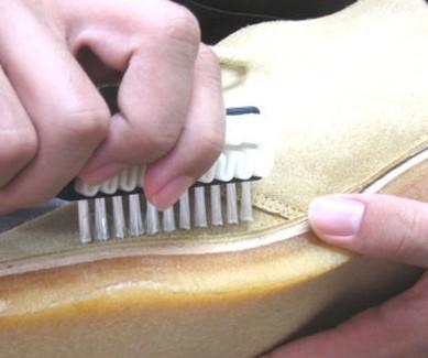 翻毛皮鞋怎么清洗像新的一样，翻毛皮鞋如何清洗呢（翻毛皮鞋脏了怎么办）