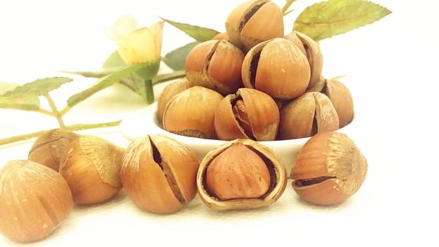 食用夏威夷果的功效和禁忌，夏威夷果的功效和作用及禁忌（适合孕妇食用的十大坚果）