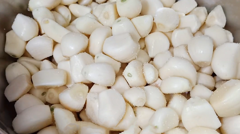 图片[3]-【腊八蒜】做法步骤图 8小时变绿 香脆又解腻-起舞食谱网