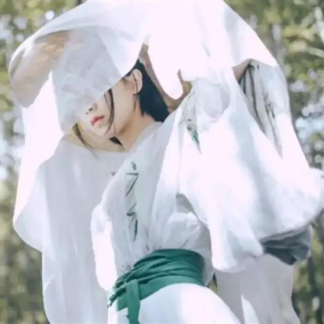 小清新：曲终人散皆是梦，繁华落尽一场空。，曲终人散梦一场微信（[诗意网名古风头像]叶落聚中人散）