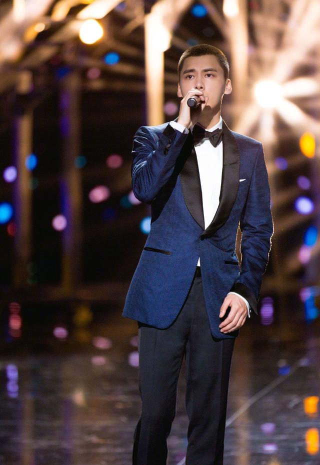 宝石蓝是什么颜色，艳蓝和宝石蓝（多穿这3种“颜色”）