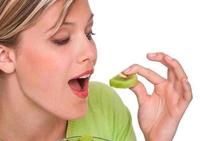 孕妇可以吃杏子吗?孕中期，孕妇可以吃杏吗中期（这5种水果吃多反而不好）