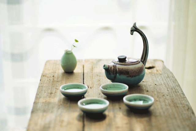 绿茶对胃有影响吗，喝绿茶对胃有伤害吗（绿茶健康问题众说纷纭）