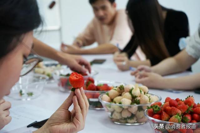 高档水果排行榜，高档水果排行榜琵琶（5元一颗的“白富美”草莓）