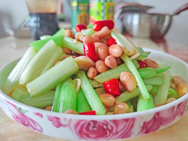 芹菜15种做法，芹菜的做法大全家常（清脆爽口超下饭）