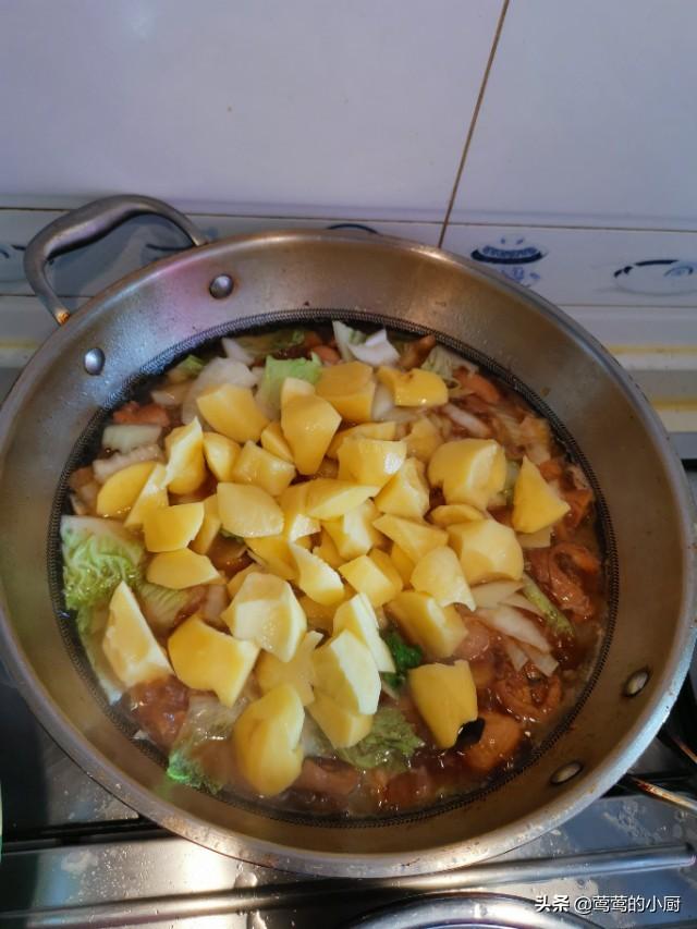 鸭子土豆红烧的做法，鸭子烧土豆的做法大全（来试试这道补肺润燥的土豆烧鸭吧）