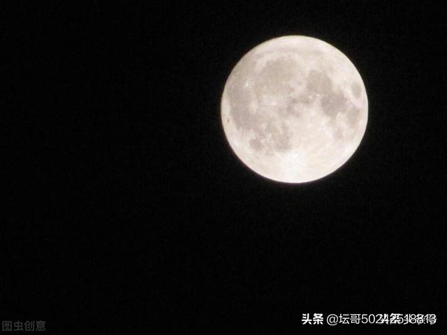 月是故乡明：今夜把酒言欢，问明月今夕是何年与君共勉，不忘初心