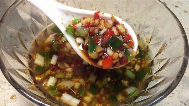 万能蘸料汁的做法，万能蘸料凉拌汁的做法（学会这款万能调料汁）
