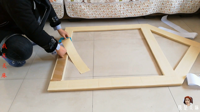 房子手工制作纸箱，纸箱房子如何手工制作（爸爸用纸箱为宝宝做个大房子）