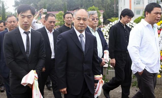 健力宝原董事长，健力宝集团现任董事长（03年健力宝之父李经纬）