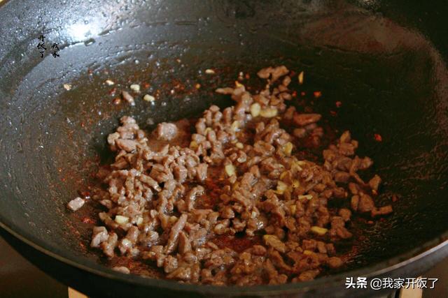 煲仔饭热量高吗，用电饭煲做懒人煲仔饭（这饭拌一拌就上桌）