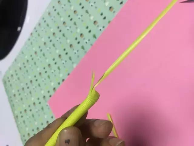 毛毛虫手工制作，橡皮泥手工毛毛虫的做法（10款最简单的毛毛虫手工制作教程）
