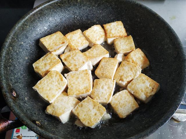 家常胖头鱼炖豆腐，豆腐和鱼是绝佳搭档