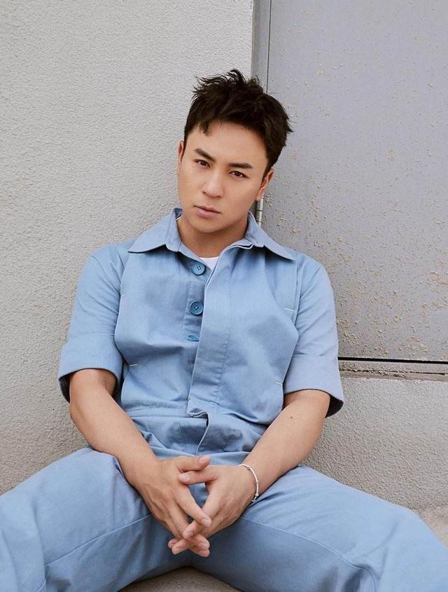32岁释小龙近照曝光，昔日童星变型男，被曝开豪车坐实富二代身份