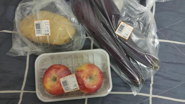 怎样用刀将不规则的土豆切菱形长块，怎样把土豆片切成菱形（不到5块钱的减肥餐）