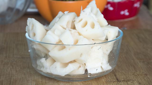年夜饭怎么做炸货，过年吃的炸货（8道过年必备炸货）