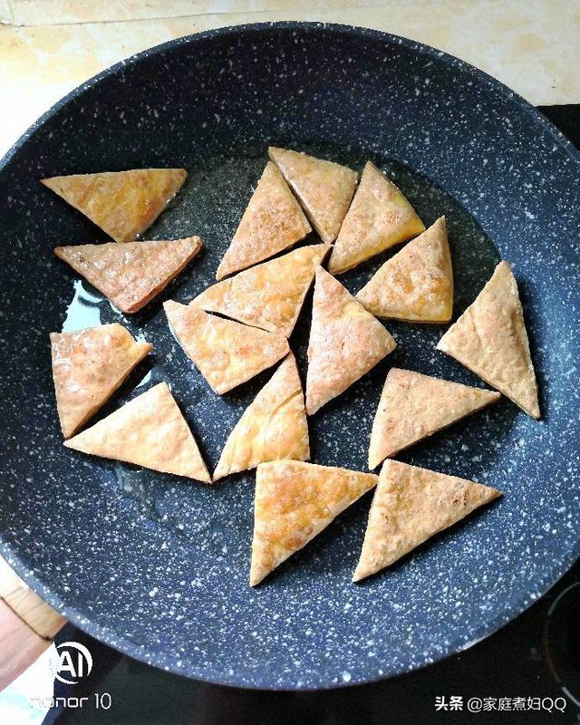 卤豆干的做法及配料，卤豆干的做法及配料大全（卤汁豆干在家做）