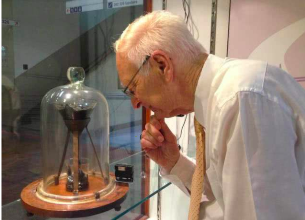 沥青滴漏实验的意义是什么，沥青是液体实验的意义（进行了快100年）