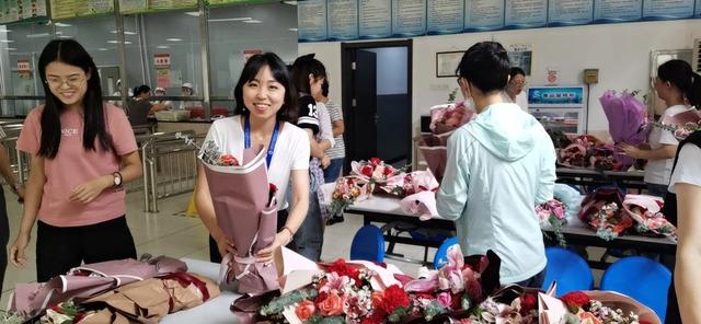 二中闹鬼事件监控，平舆六中优秀教师（本周发生在校园里的“灵异事件”）