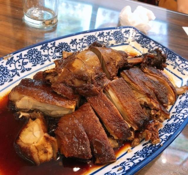 嘉兴文虎酱鸭怎么样，嘉兴酱鸭好吃吗（美食跟小吃也都韵味十足）