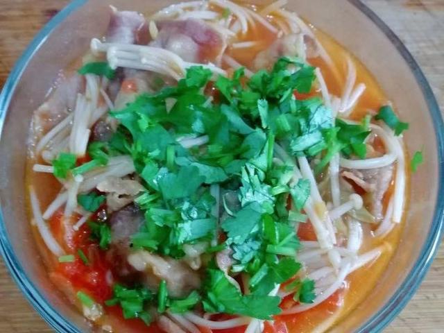 番茄肥牛汤的做法，肥牛番茄汤怎么做简单（上海妈妈教你“番茄肥牛汤”家常做法）