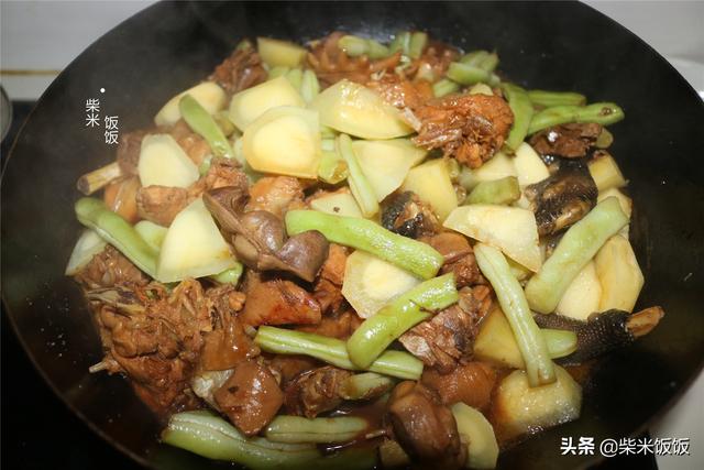 粉條燉土豆乾的做法,粉條燉土豆的做法大全(一頓飯一個菜就夠了)