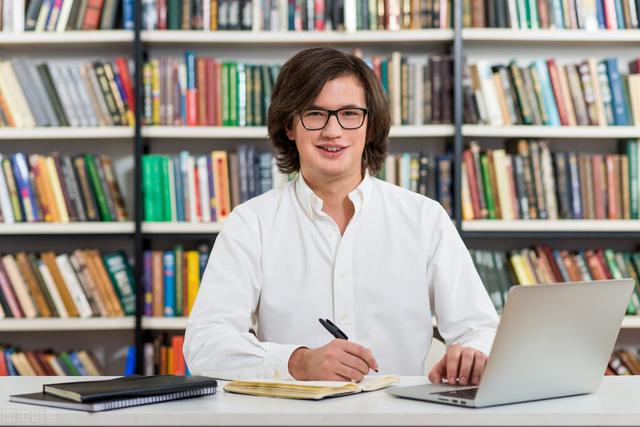 如何利用电脑赚钱，怎么利用电脑兼职赚钱（如何利用自媒体赚钱）