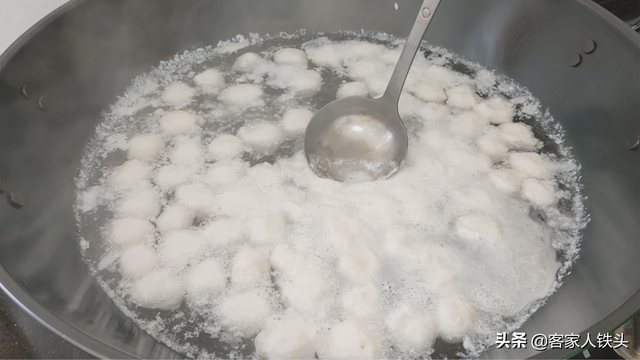 鱼肉丸该怎么做，60岁老厨师教的鱼丸做法