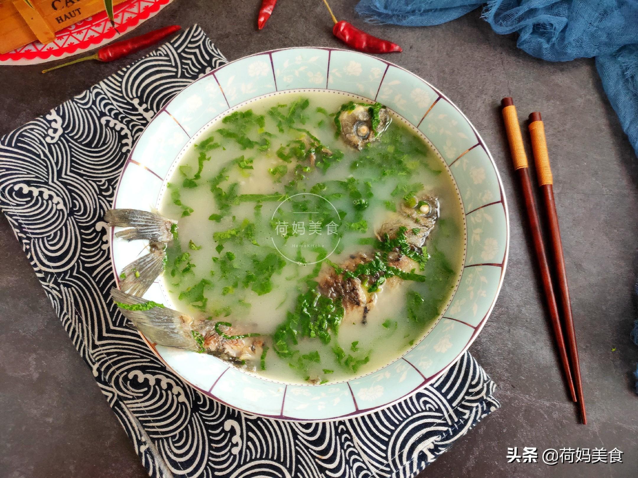 正宗鲫鱼汤做法详解：鲜香奶白秘诀，营养滋补家常必备汤品