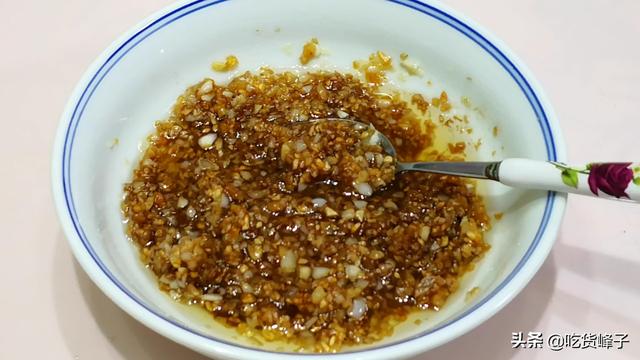 蒜蓉怎么做出来的好吃呢，蒜蓉怎么炒（爱吃蒜蓉的人注意了）