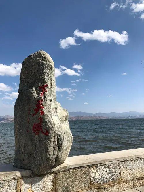 上关花下关风苍山雪洱海月是什么意思，上关风下关花苍山雪洱海月下一句（即“下关风、上关花、苍山雪、洱海月”）