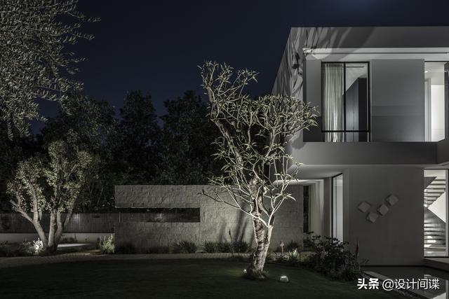 别墅窗帘如何挑选，别墅窗帘如何挑选尺寸（拉开窗帘就能欣赏风景的L型豪宅）