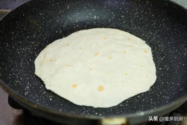 春饼的制作方法，春饼简单做法不需要和面（这个做法要知道）