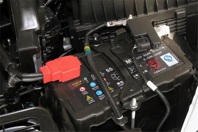 汽车怎么搭电，附近汽车搭电收费30元（接极顺序不能搞错）