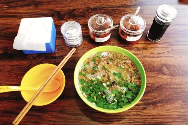 满满一碗羊肉的徐州冷面，冷面图片真实