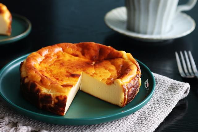 巴斯克芝士蛋糕，巴斯克芝士蛋糕的做法（火遍全网的巴斯克蛋糕）