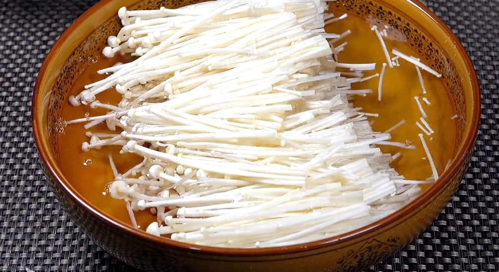 图片[2]-【蒜蓉金针菇】做法步骤图 蒜香美味 比烧烤摊还要好吃-起舞食谱网