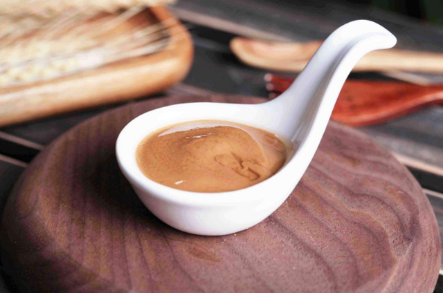 麻汁凉面的麻汁怎么调，凉面条麻汁怎么调（稀释芝麻酱）