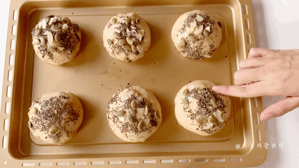 果子面包的做法，水果面包的各种做法（低糖低油的全麦坚果餐包）