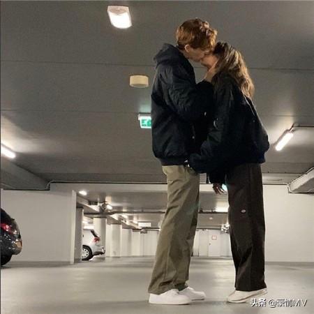 qq情侣接吻头像，qq唯美接吻情侣头像微信（情侣亲亲朋友圈图片素材）